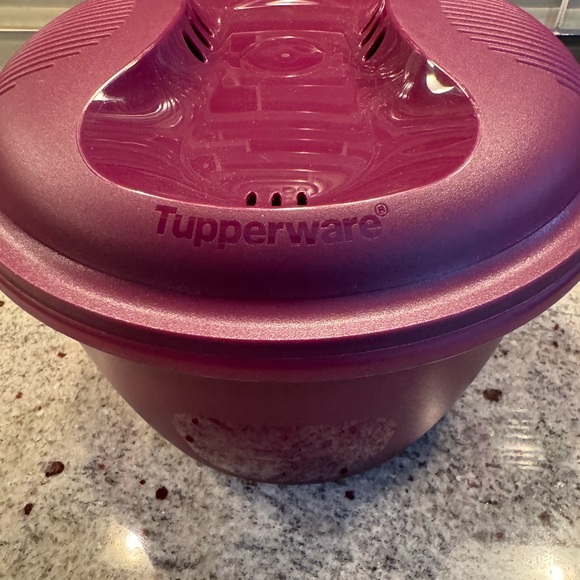 New Tupperware set - Picture 7 of 10